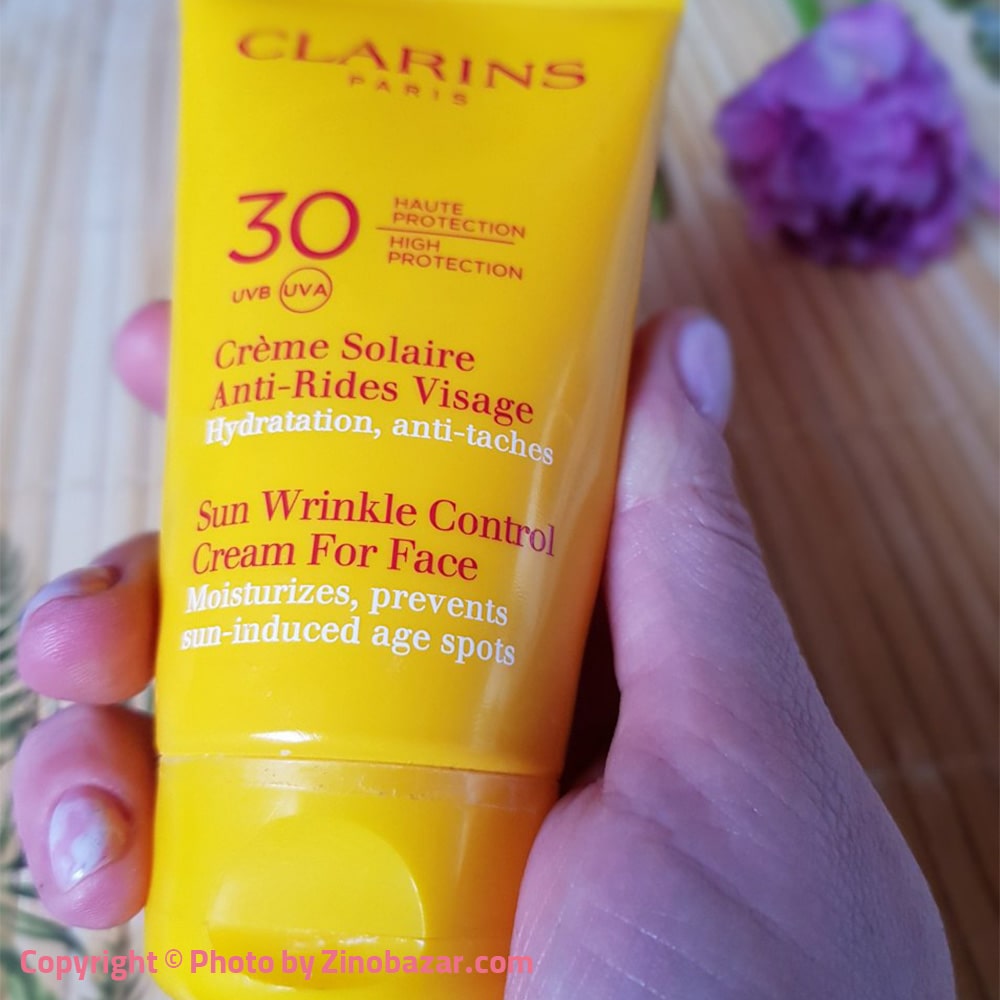 لیه محصولات مراقبتی و آرایشی این برند اللخصوص کرم ضد آفتاب SPF30 کلارنس دارای ترکیبات انحصاری ضدآلودگی هستند.